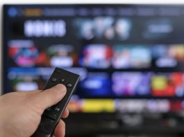 Netflix will start showing traditional broadcast channels next summer