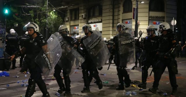 Serbian police clash with anti-government protesters in Belgrade 