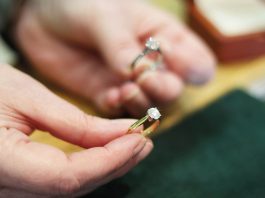Soaring gold price sees more people 'clear out' jewellery boxes