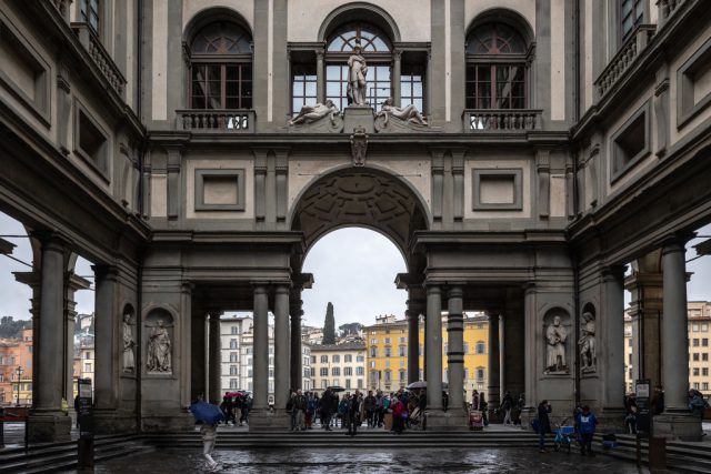 Tourist-Damaged-17th-Century-Portrait-at-Florences-Uffizi-Galleries.jpg View of the Uffizi Museum courtyard, 2024, Florence, Italy.