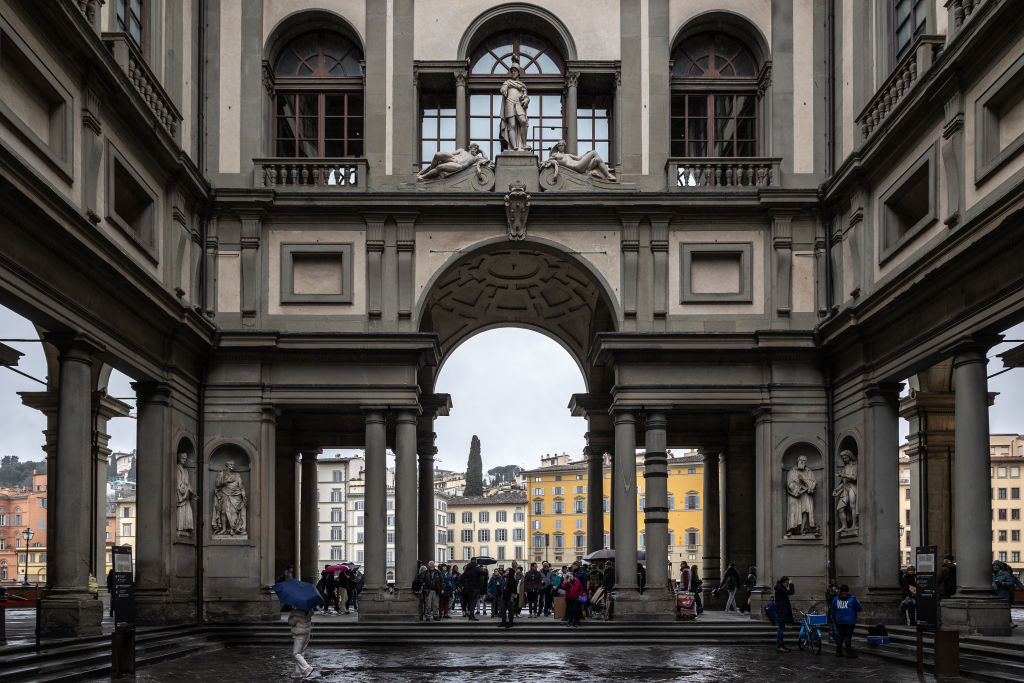 Tourist-Damaged-17th-Century-Portrait-at-Florences-Uffizi-Galleries.jpg View of the Uffizi Museum courtyard, 2024, Florence, Italy.