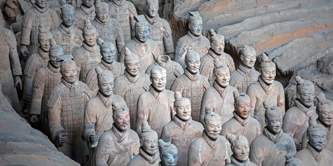 Tourist-Damages-Two-Terracotta-Warriors.jpg Tourist Damages Two Terracotta Warriors