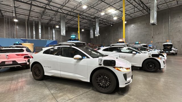 Waymo-has-set-its-robotaxi-sights-on-NYC.jpg waymo-mesa