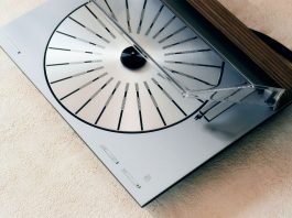 Bang & Olufsen's Beosystem 3000c Brings Back a Vinyl Icon