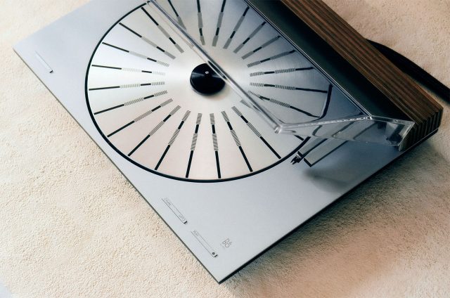 1751394842_Bang-Olufsens-Beosystem-3000c-Brings-Back-a-Vinyl-Icon.jpg Bang & Olufsen's Beosystem 3000c Brings Back a Vinyl Icon