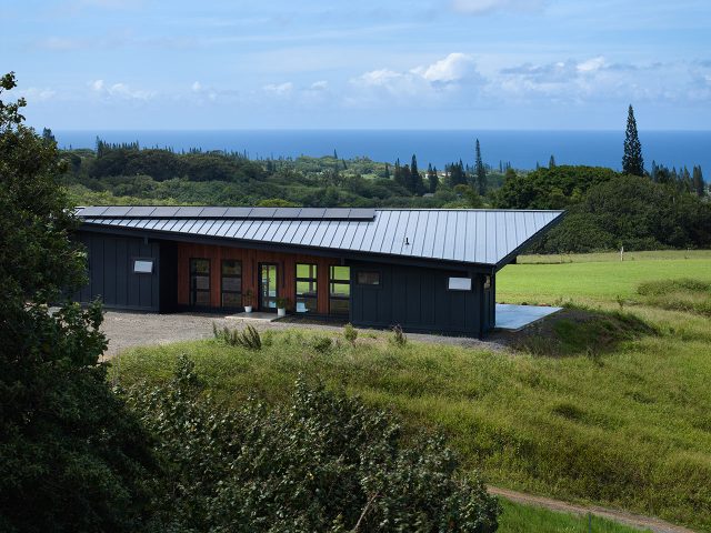 1751982363_Maui-Home-Blends-Modern-Minimalism-With-Climate-Savvy-Design.jpg Maui Home Blends Modern Minimalism With Climate-Savvy Design