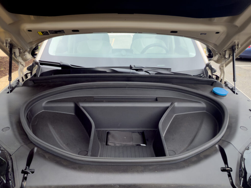 Volvo EX90 frunk