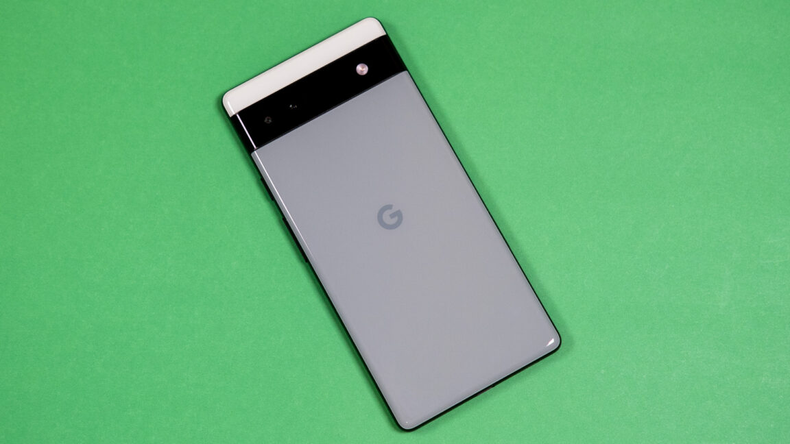 1752438182_A-mess-of-its-own-making-Google-nerfs-second-Pixel.jpg Pixel 6a