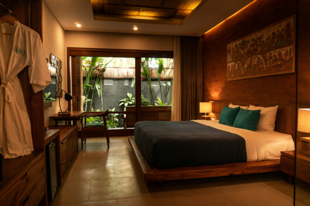 1753210023_Vacation-Rentals-Surge-Hotels-Under-Pressure.png Vacation Rentals Surge, Hotels Under Pressure