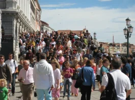 A Social Media Message for Tourists in Italy: You've Only Seen 1%