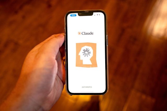 Anthropic-tightens-usage-limits-for-Claude-Code-—-without-telling.jpg Anthropic Claude logo on mobile