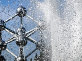 Brussels’ Atomium closes early because its balls are too hot 