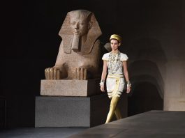 A model walks the runway during the Chanel Metiers D'Art 2018/19 Show at The Metropolitan Museum of Art on December 4, 2018 in New York City. (Photo by Angela Weiss / AFP)        (Photo credit should read ANGELA WEISS/AFP via Getty Images)
