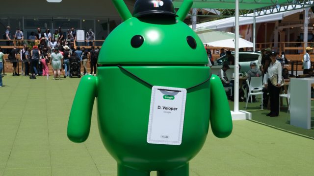 Chrome-OS-is-combining-with-Android-but-what-does-that.jpg Android statue