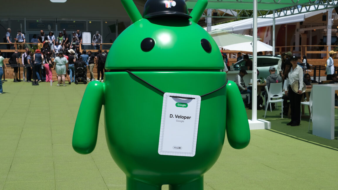 Chrome-OS-is-combining-with-Android-but-what-does-that.jpg Android statue