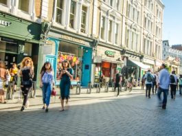 Consumer confidence drops to lowest level in over a year