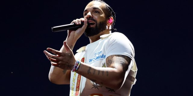 Drakes-What-Did-I-Miss-Debuts-at-No-2-on.jpg Drake's "What Did I Miss?" Debuts at No. 2 on Billboard Hot 100