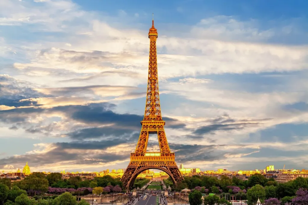 Eiffel-Tower-Shuts-As-Extreme-Heatwave-Strikes-Parts-of-Europe.jpg Eiffel Tower Shuts As Extreme Heatwave Strikes Parts of Europe