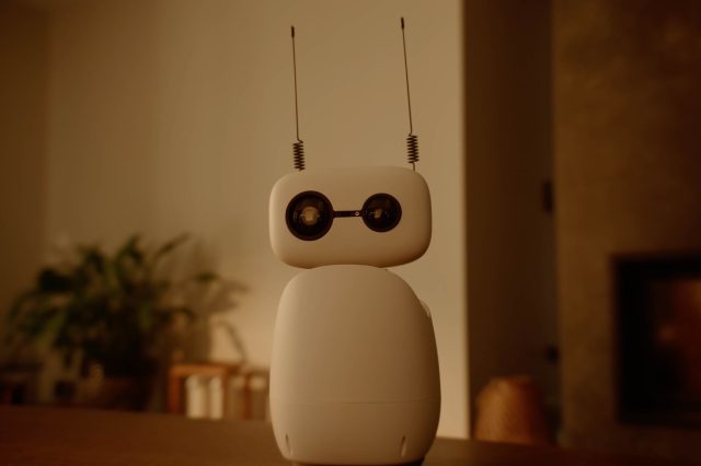 Hugging-Faces-new-robot-is-the-Seinfeld-of-AI-devices.jpg Reachy Mini desktop robot