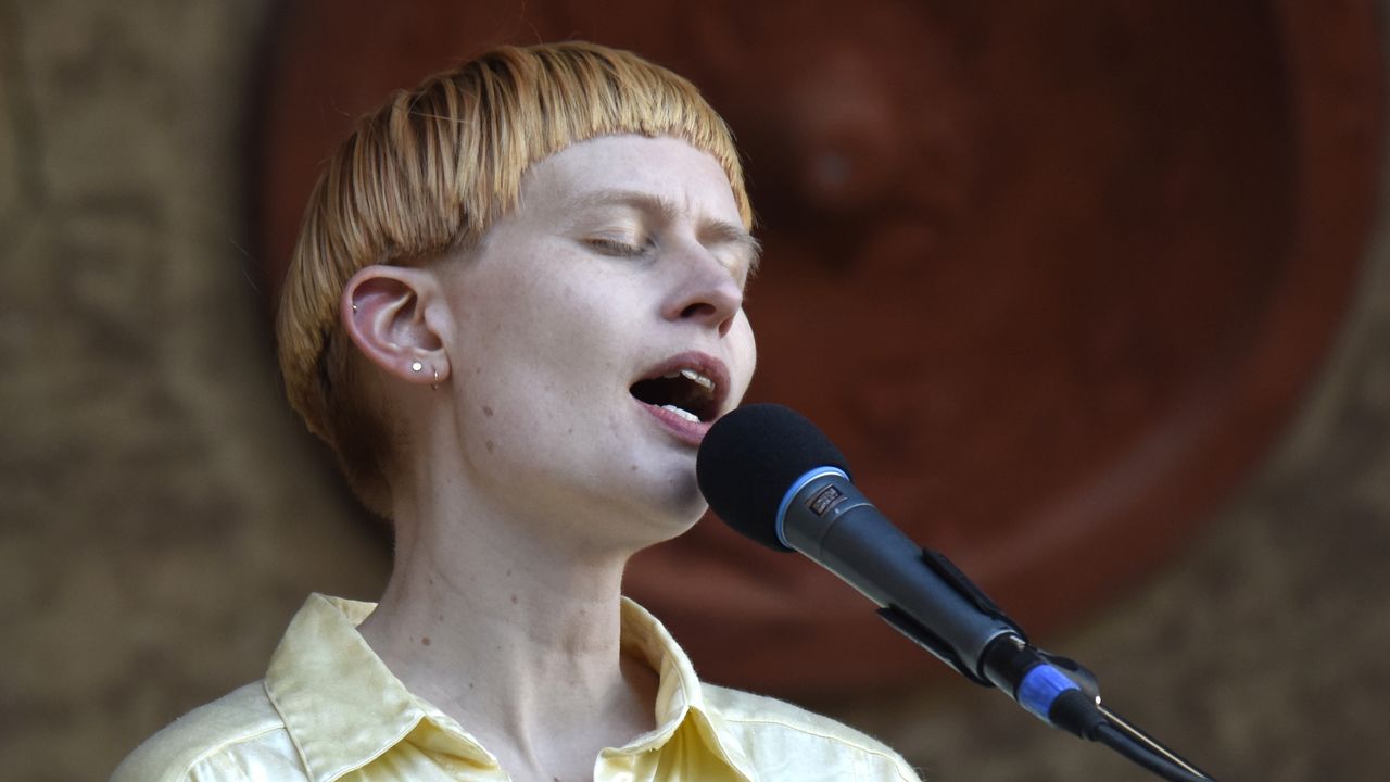 Jenny-Hval-Cancels-2025-North-American-Tour-Dates.jpg Jenny Hval Cancels 2025 North American Tour Dates