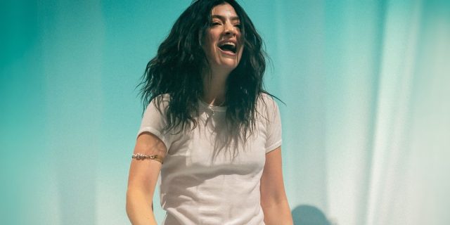 Lorde-Virgin-No-2-Debut-Billboard-200.jpg Lorde 'Virgin' No. 2 Debut Billboard 200