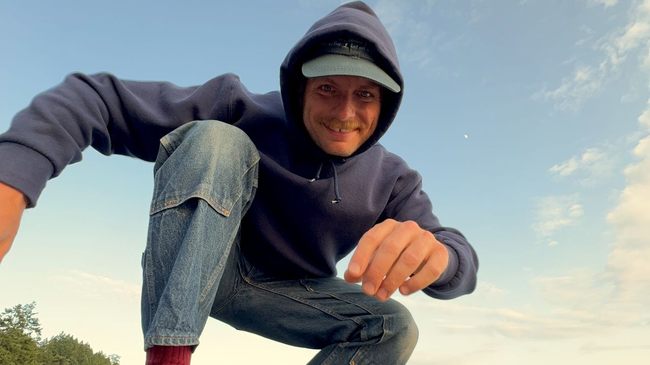 Mac-DeMarco-Announces-New-Album-Guitar-Shares-Video-for-New.jpg Mac DeMarco Announces New Album Guitar, Shares Video for New Song “Home”: Watch