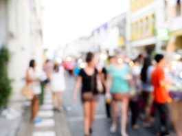 Retail prices fall as summer Sales start