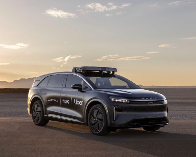 TechCrunch-Mobility-Uber-makes-a-bet-on-premium-robotaxis.jpg Lucid robotaxi with Lucid/Nuro/Uber branding