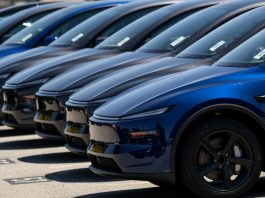 Tesla Model Y electric vehicles (EV) at a dealership in Colma, California, US, on Tuesday, July 1, 2025. Tesla shares fell 4.7% in US premarket trading after President Donald Trump lashed out at Elon Musk, accusing the Tesla and SpaceX chief executive officer of benefiting excessively from government subsidies for electric vehicles. Photographer: